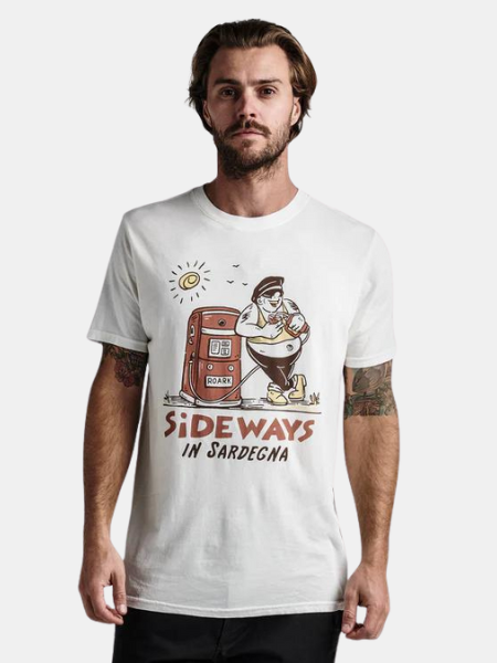 ROARK MEN'S SIDEWAYS IN SARDEGNA PREMIUM TEE